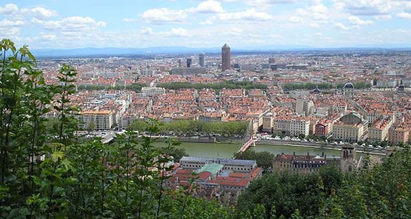 Die Beaujolais-Weinstraße beginnt in der Wein- und Gaumenstadt Lyon Die Beaujolais-Weinstraße beginnt in der Wein- und Gaumenstadt Lyon