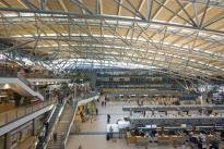 Neue Generation Körperscanner im Flughafen Hamburg im Einsatz Neue Generation Körperscanner im Flughafen Hamburg im Einsatz